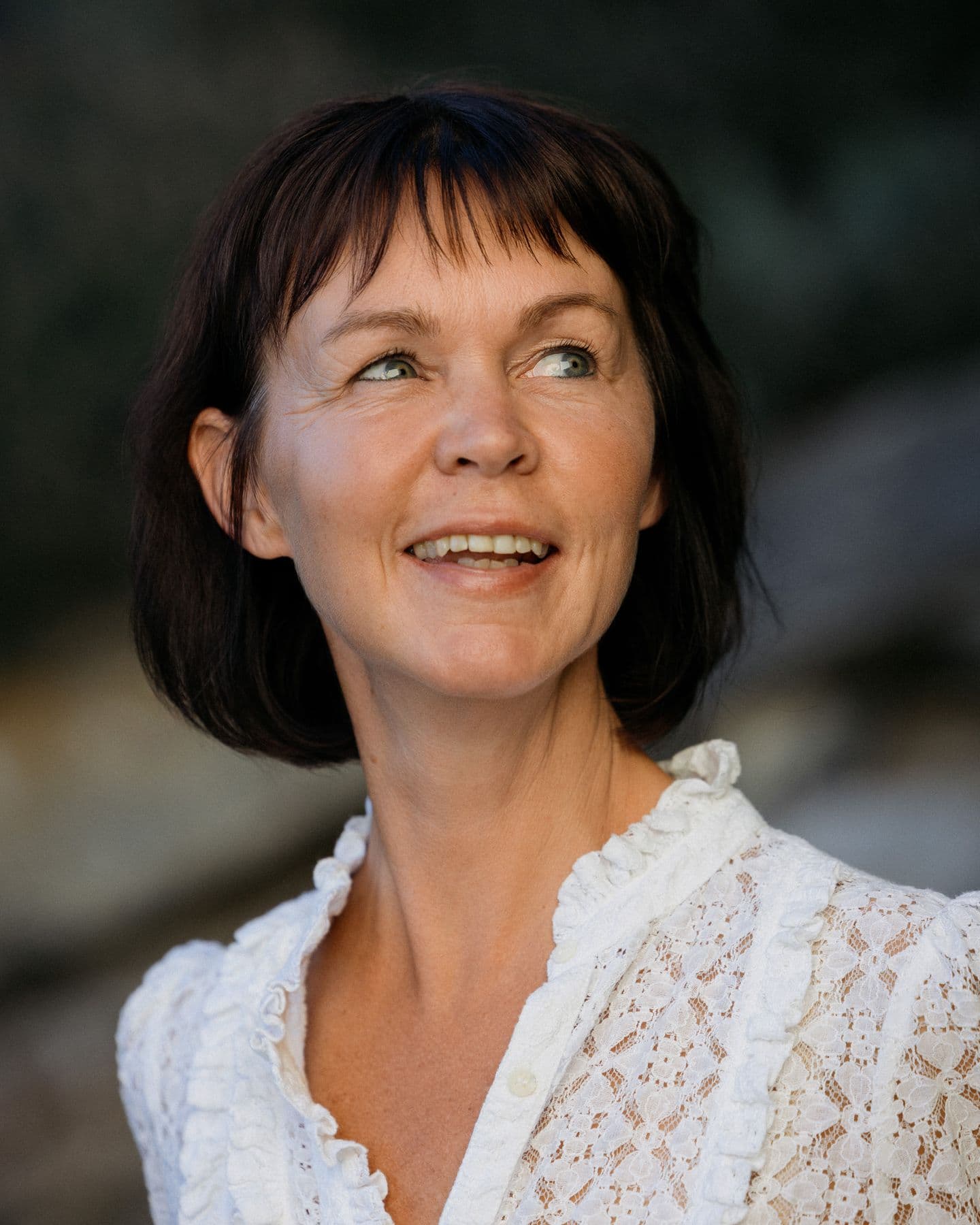 Drsse Hélène Heuninckx, souriante, en plein air
